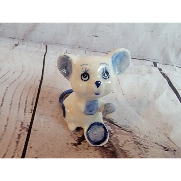 Vintage 1970's Miniature Mice Ceramic Figurines Enesco Handpainted Blue White - Picture 2 of 6
